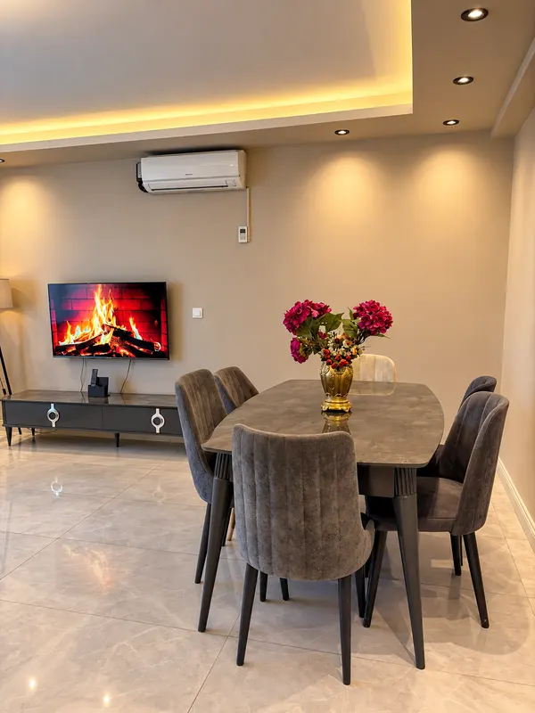 Şehir Residence — Yemek masası ve salon