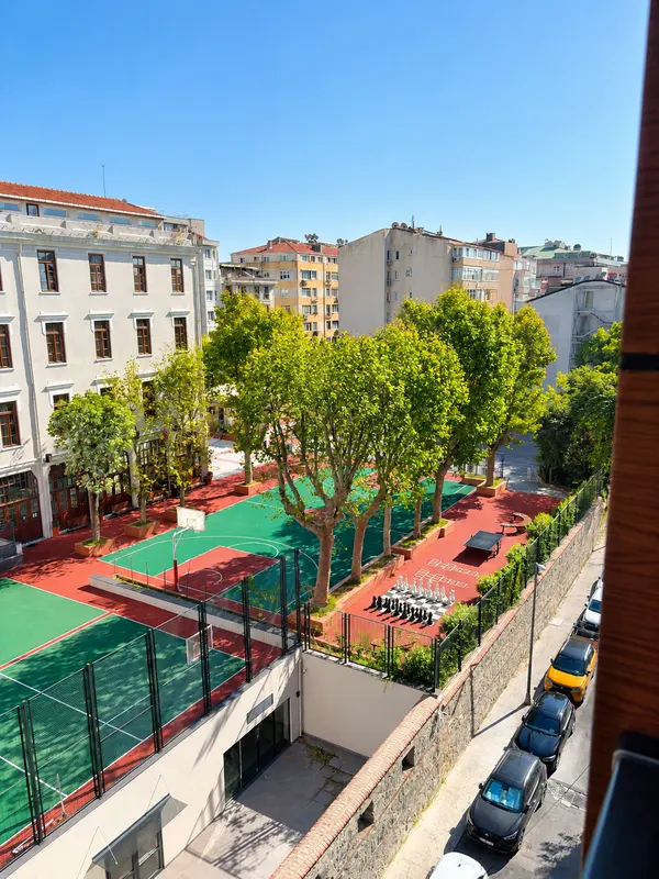 Şehir Residence — Şehir ve sokak görünümü