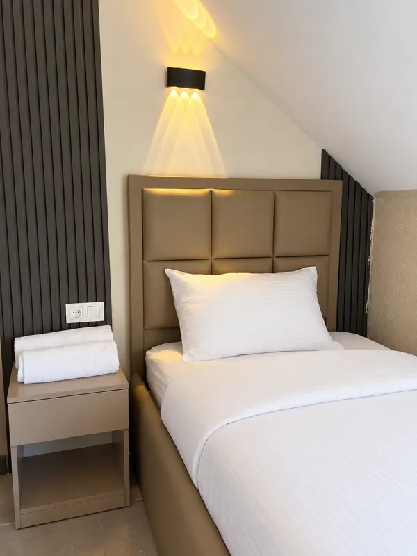 Çatı Residence — Başucu detayı