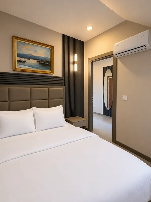 Çatı Residence — Yatak başlığı ve aydınlatma