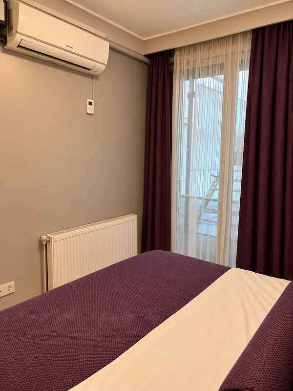 Mürdüm Residence — Yatak odasından pencereye görünüm